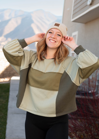 Olive block sweater with long sleeve