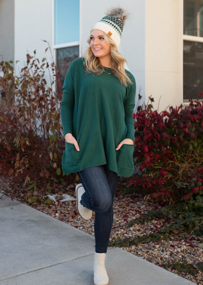 Kelly hunter green pocket sweater with long sleeves