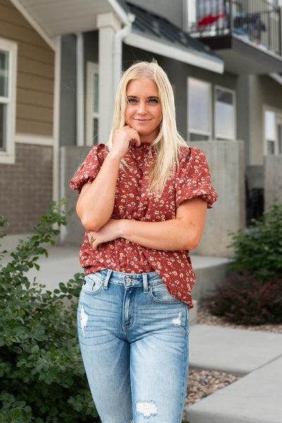 Short sleeve brick top with floral pattern