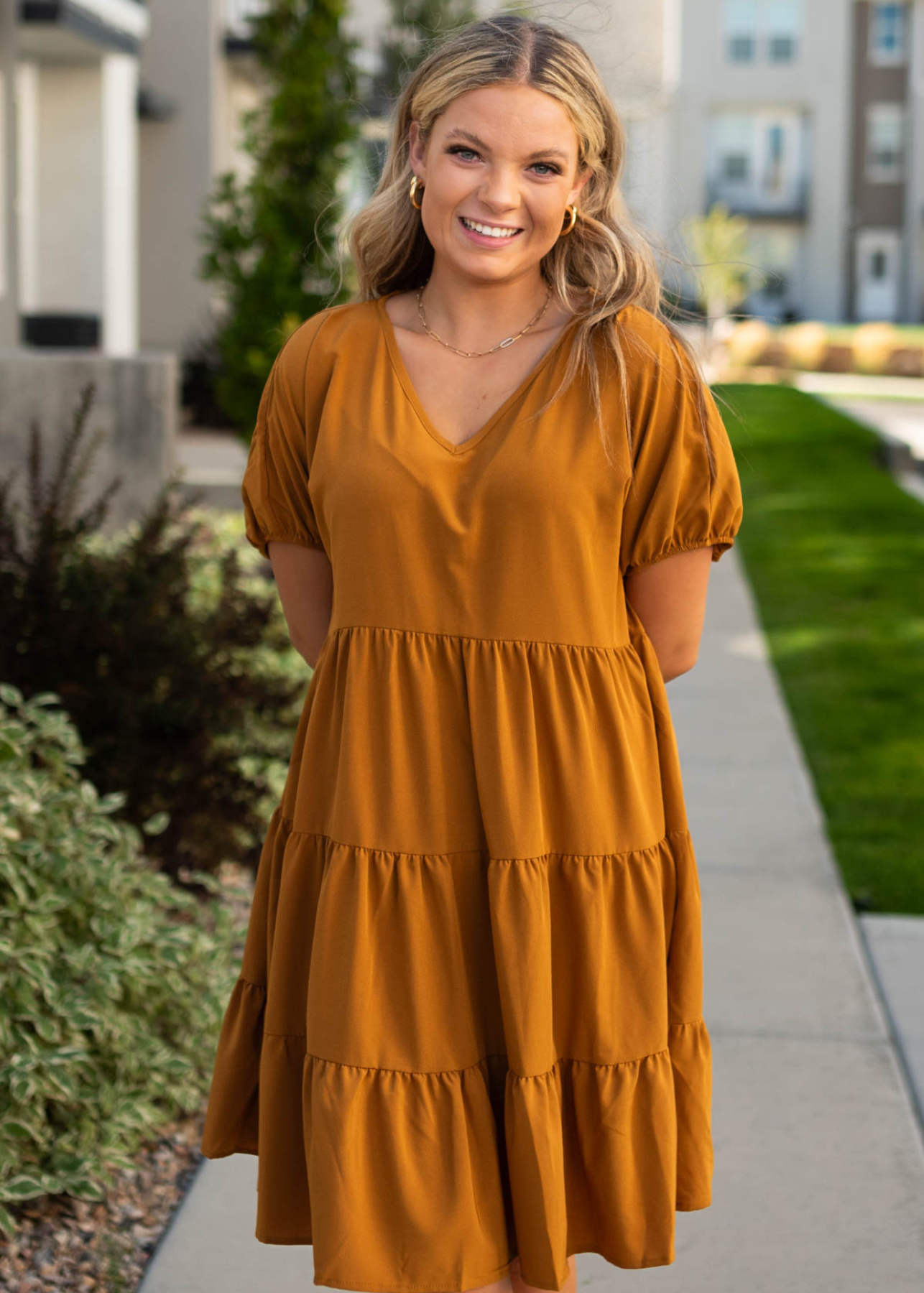 Short sleeve deep spice dress with a v-neck and a tiered skirt