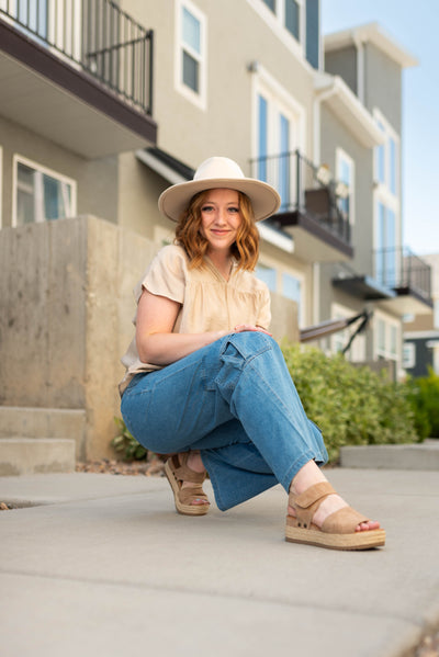 Beige top with short sleeves