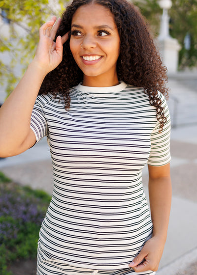 Crew neck black striped top