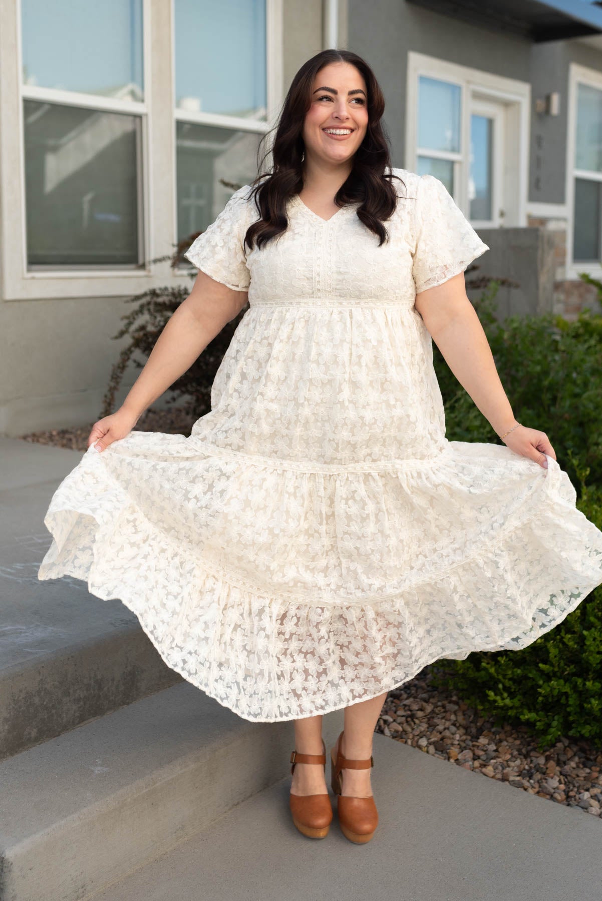 Plus size cream lace dress store