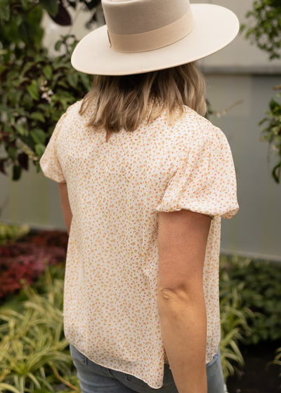 Back view short sleeve ivory floral top
