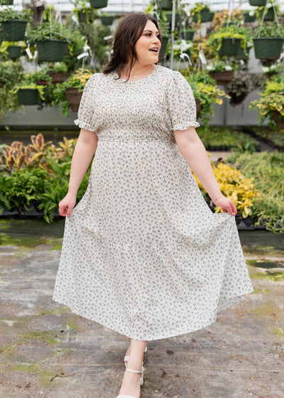 Short sleeve blue flroal smocked dress in plus size