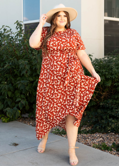 Short sleeve plus size rust floral dress that ties at the waist