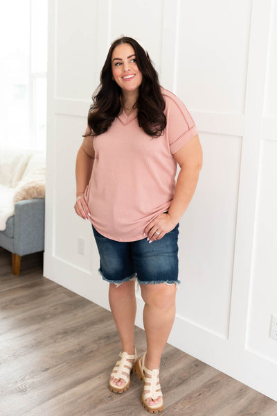 Plus size mauve ribbed top with short sleeves