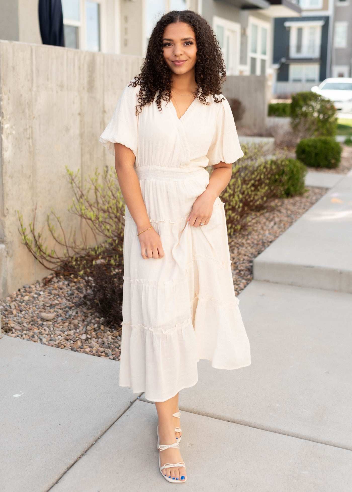 Natural puffed sleeve dress with short sleeves