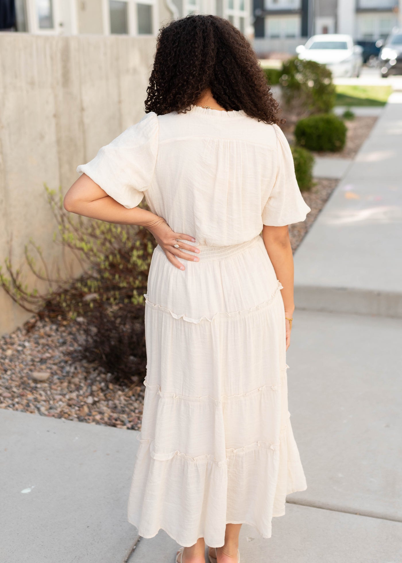 Back view of the natural puffed sleeve dress