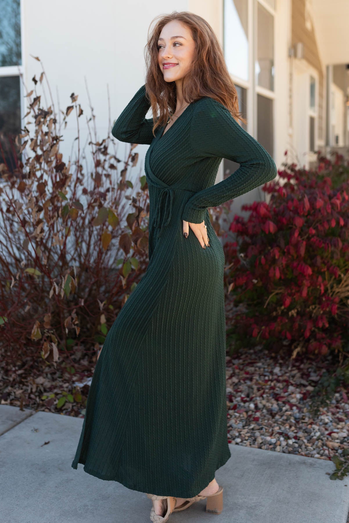 Side view of the hunter green textured maxi dress