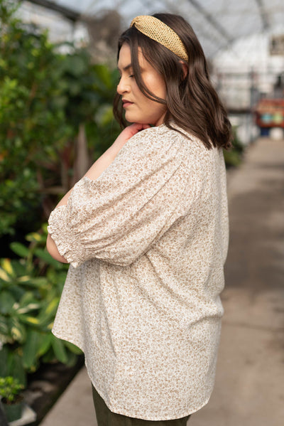 Side view of the plus size taupe floral top