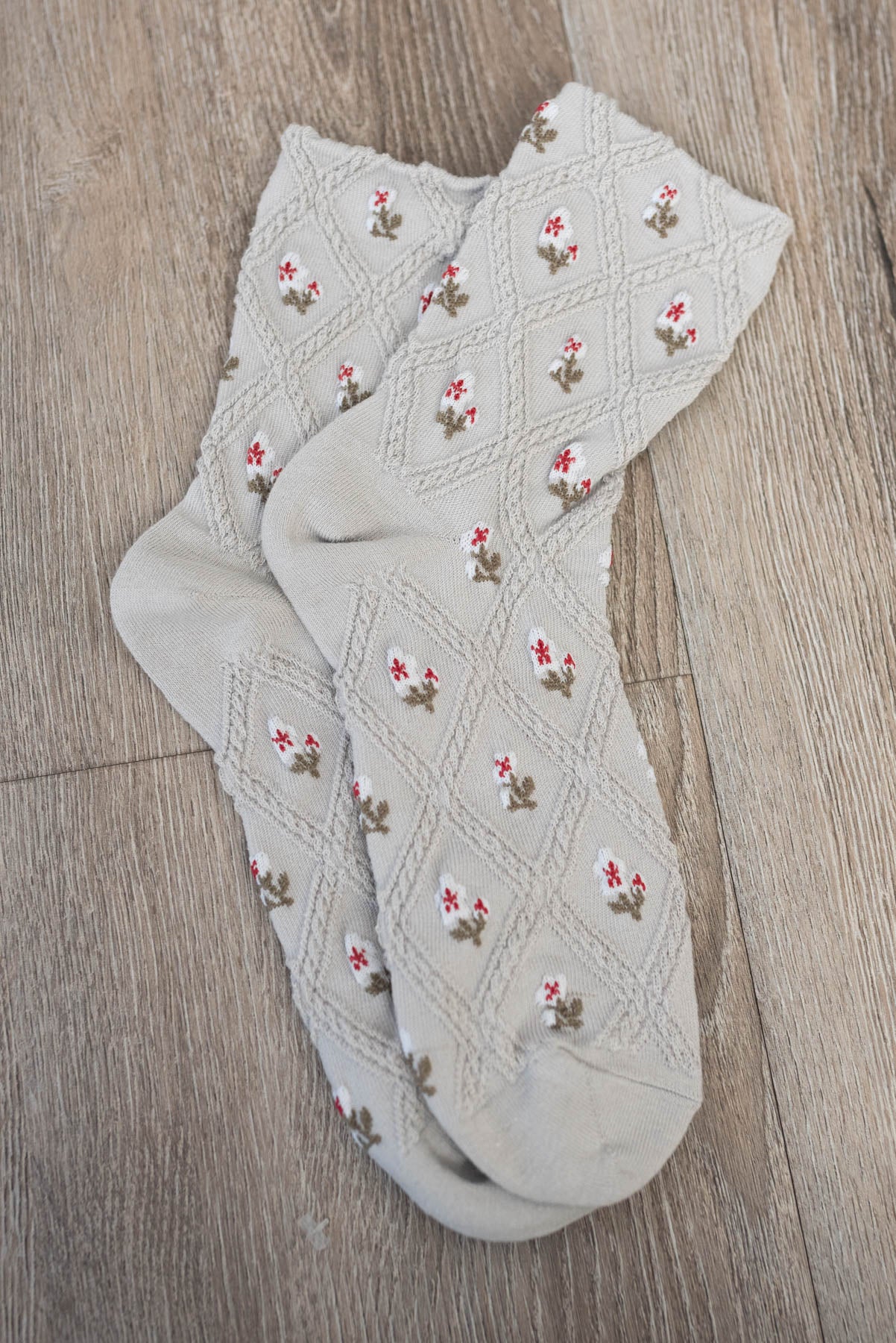 Grey flower socks with pink flowers