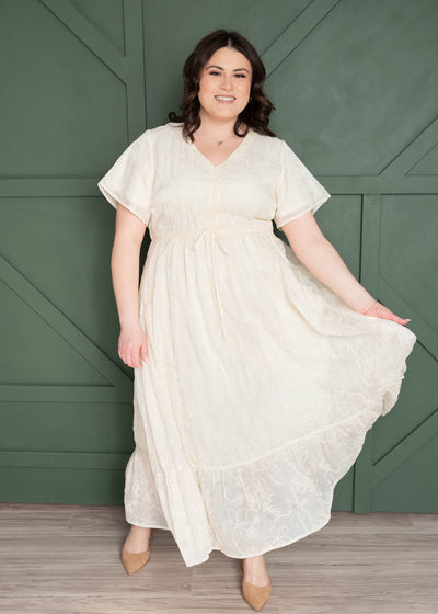 Plus size cream embroidered floral dress with short sleeves