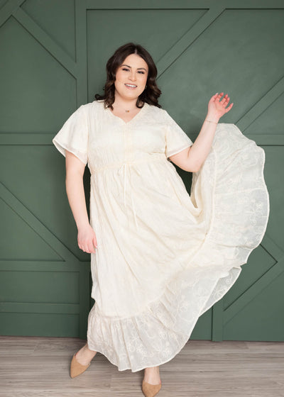 Short sleeve plus size cream embroidered floral dress