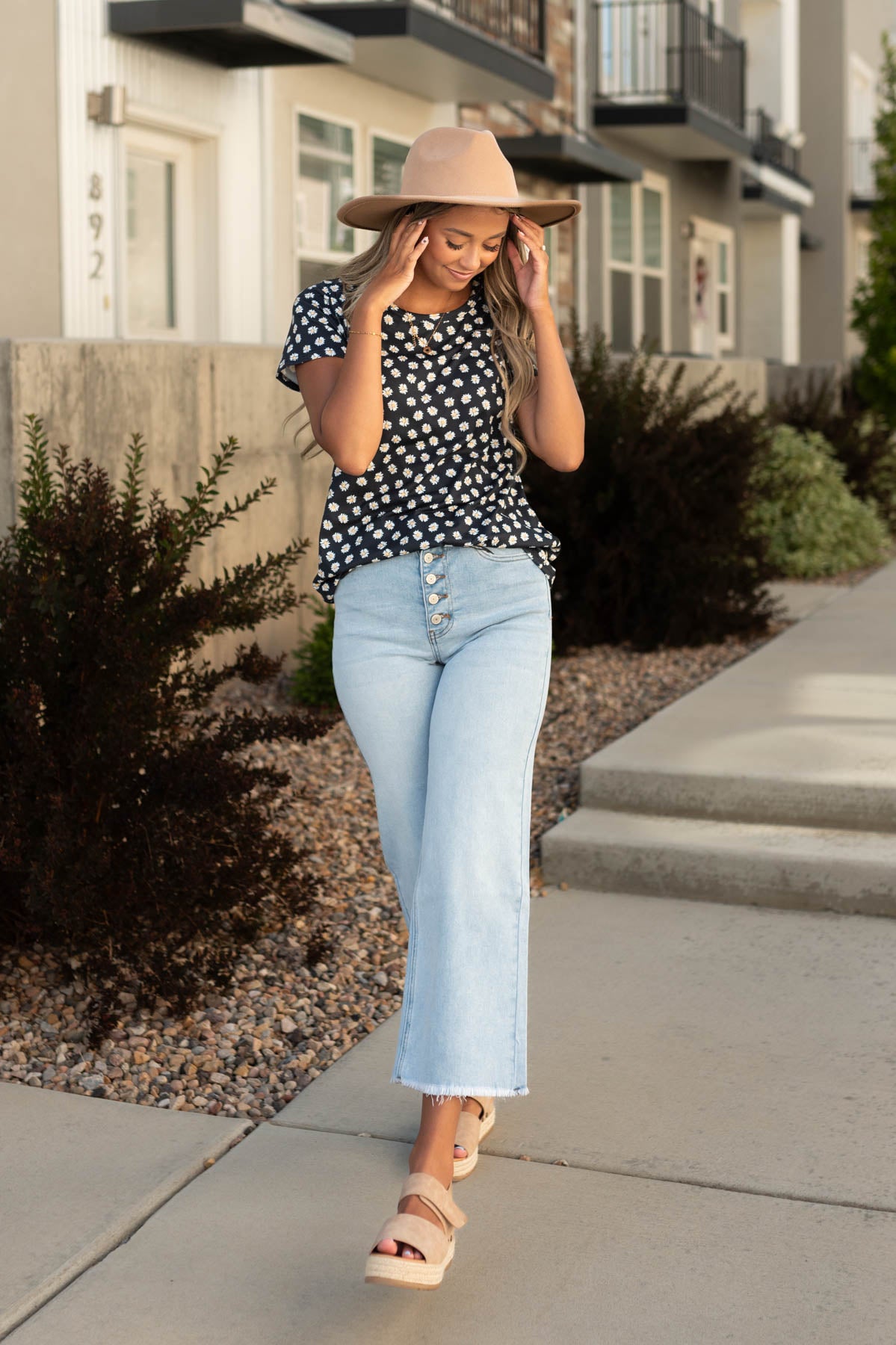 Nico light wide leg jeans that button up