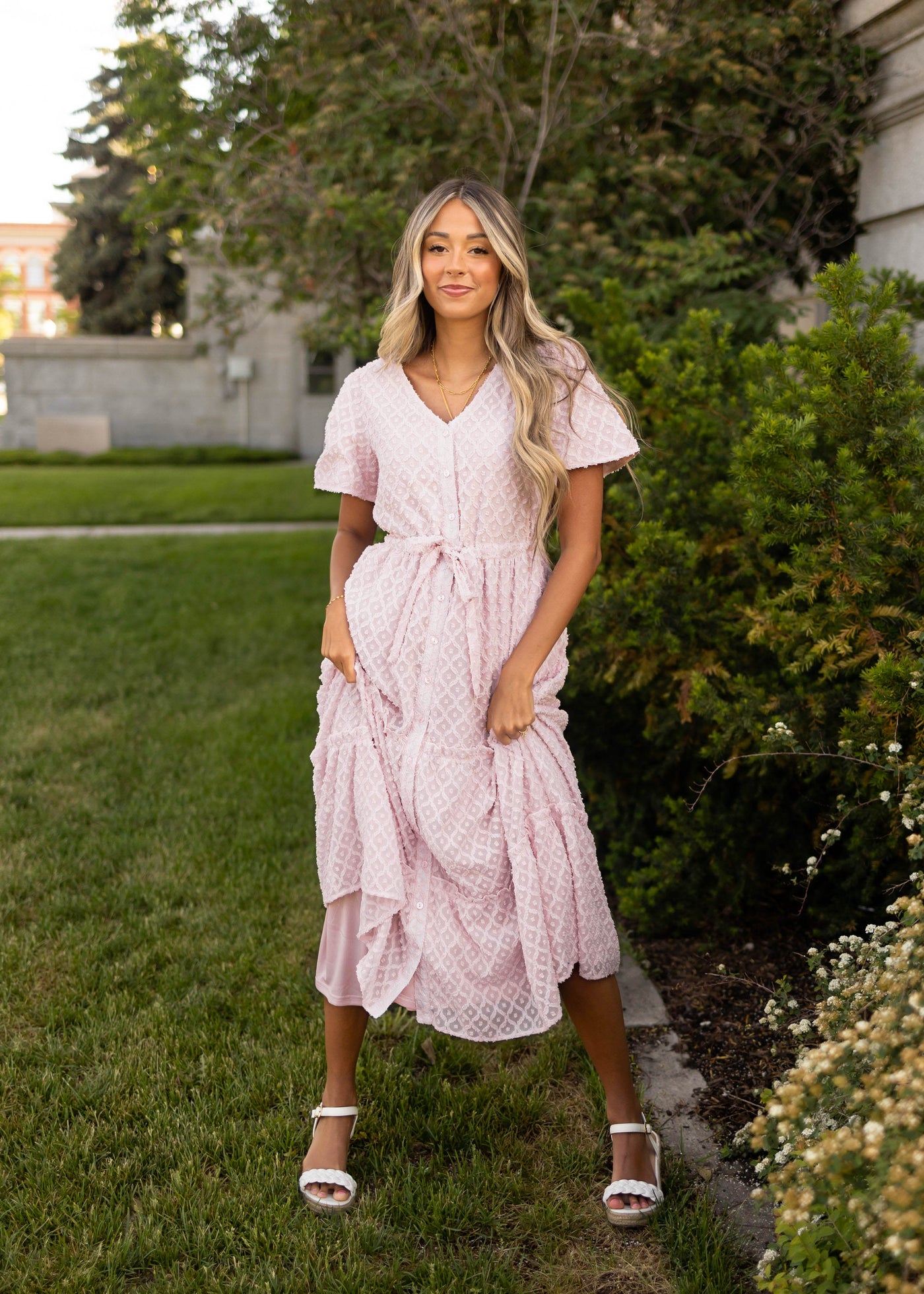 Short sleeve dusty pink dress that ties at waist and tiered skirt