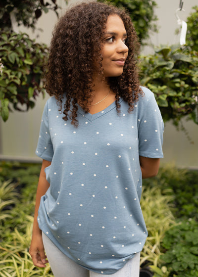 V-neck knit chambray top with short sleeves