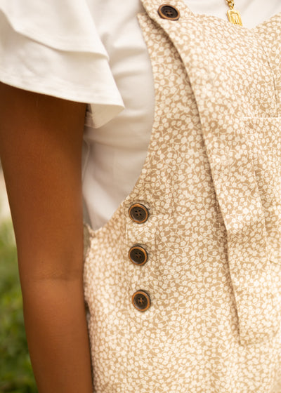 Side button closer of beige overalls