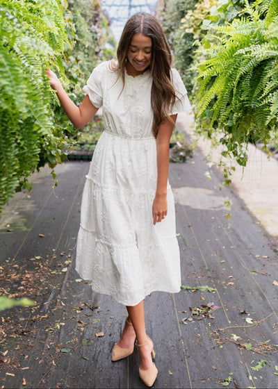 White floral embroidred dress with short sleeves