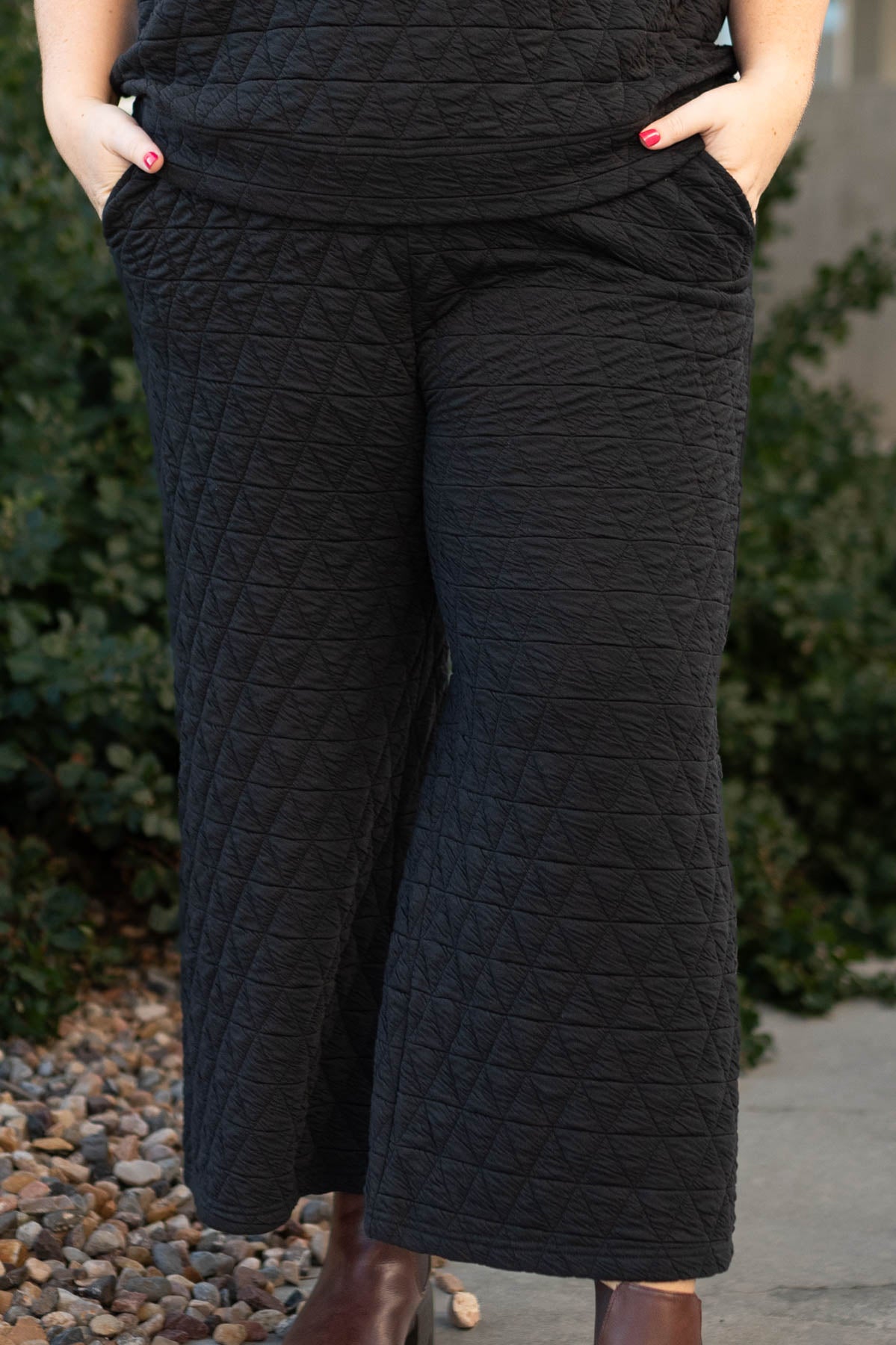 Plus size quilted black pants