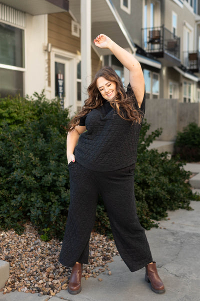 Short sleeve black top with quilted fabric