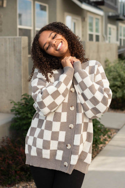 Checkered mocha cardigan with long sleeves and buttons up