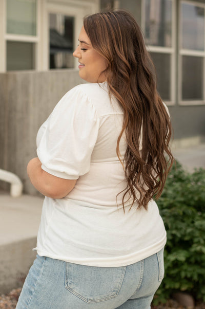 Side view of plus size Rosa white top
