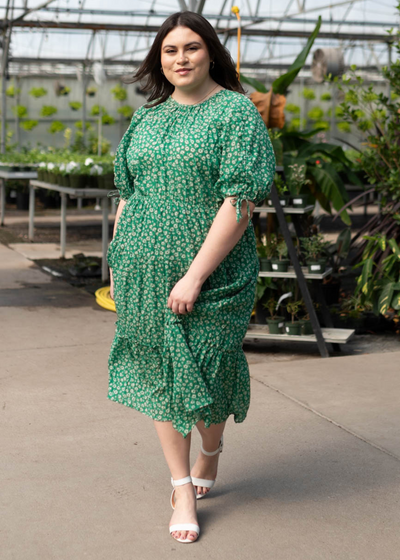 Short sleeve plus size green tiered dress
