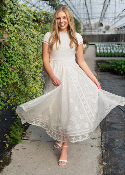 Ivory lace dress with short sleeves