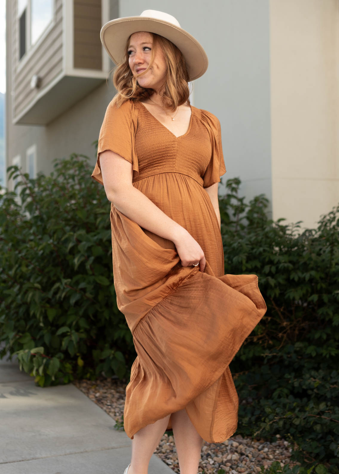 Short sleeve earthen dress with a ruffle at the hem