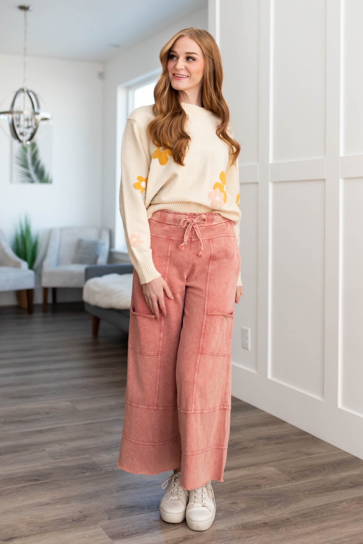 Mauve pants with elastic waist and pockets