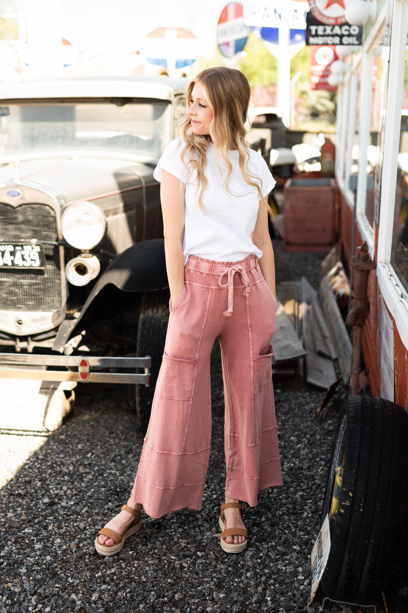 Patchwork mauve pants with pockets that ties at the waist.