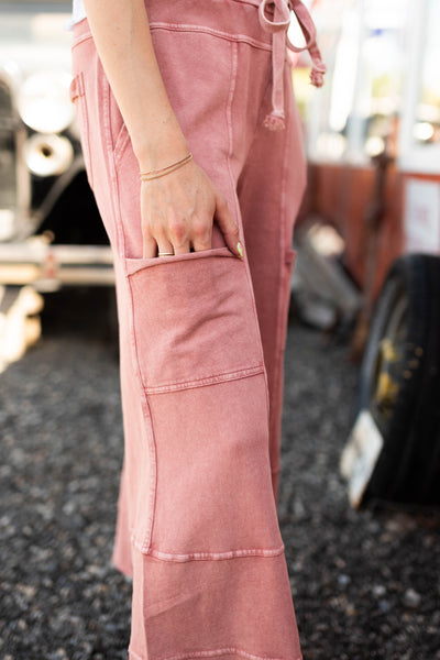 Mauve pants with pockets that ties at the waist.