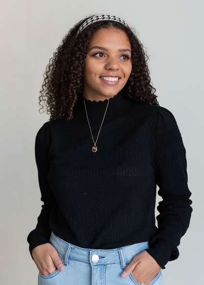 Black pattern sweater with long sleeves