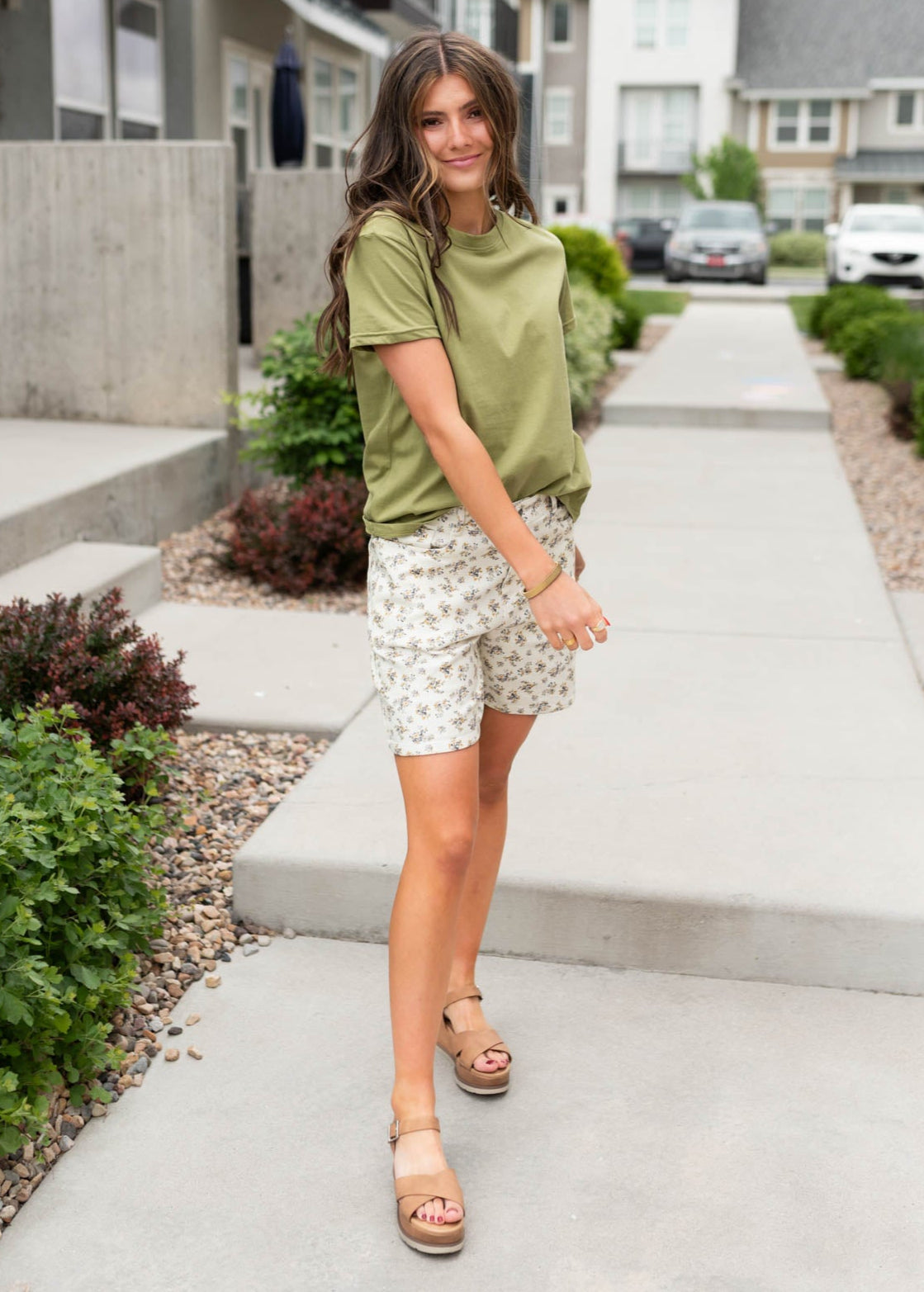 Flower print bermuda shorts with wider leg