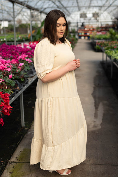 Side view of the plus size taupe tiered dress