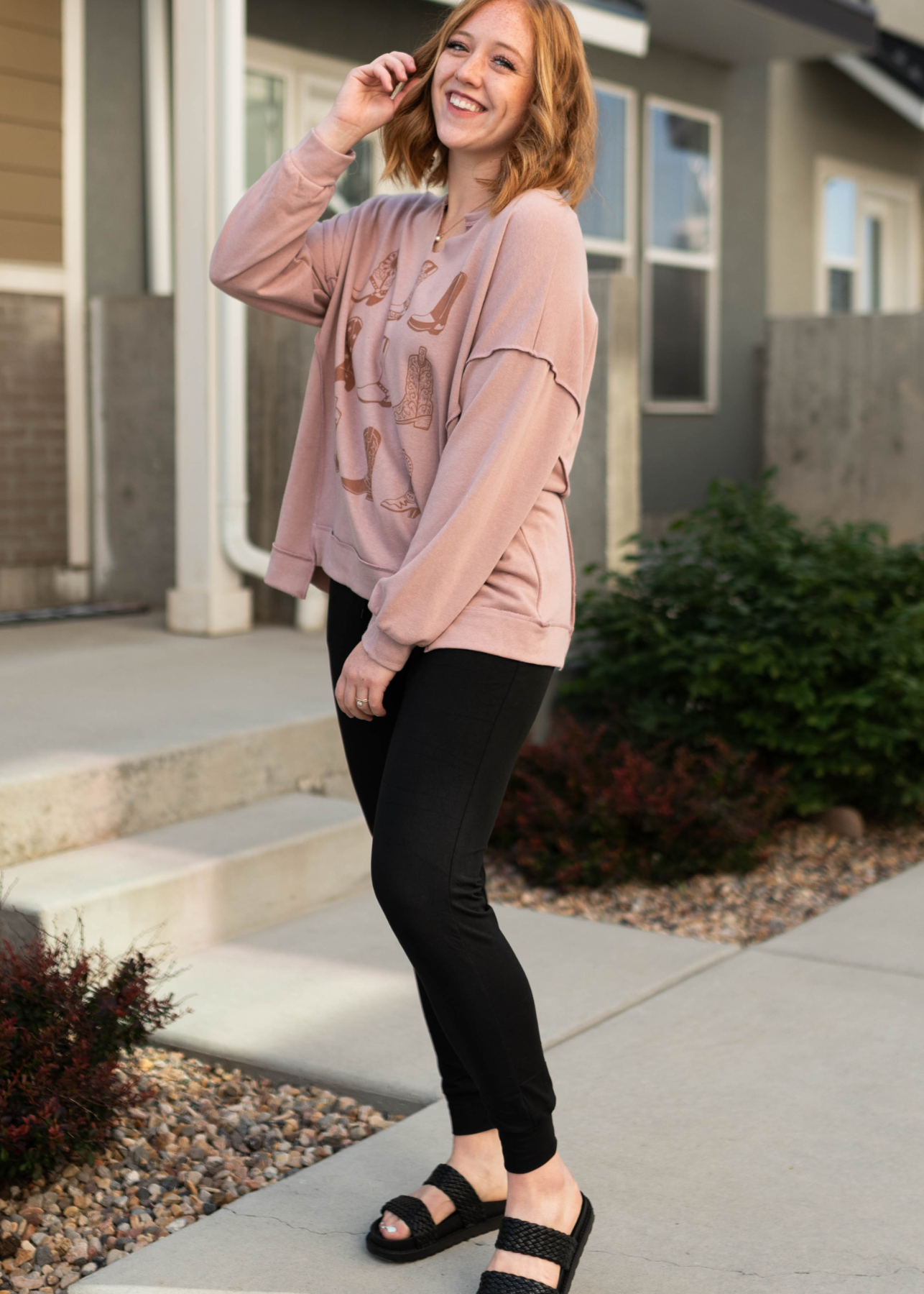 Shania Wood Rose Pullover