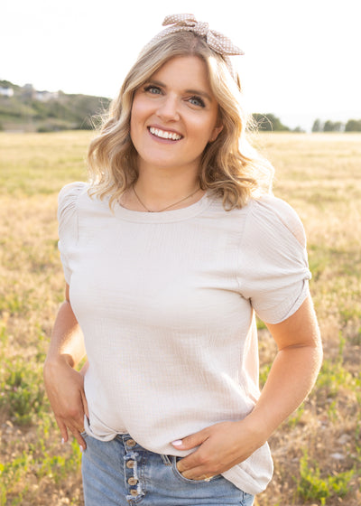 Gray top with short sleeves