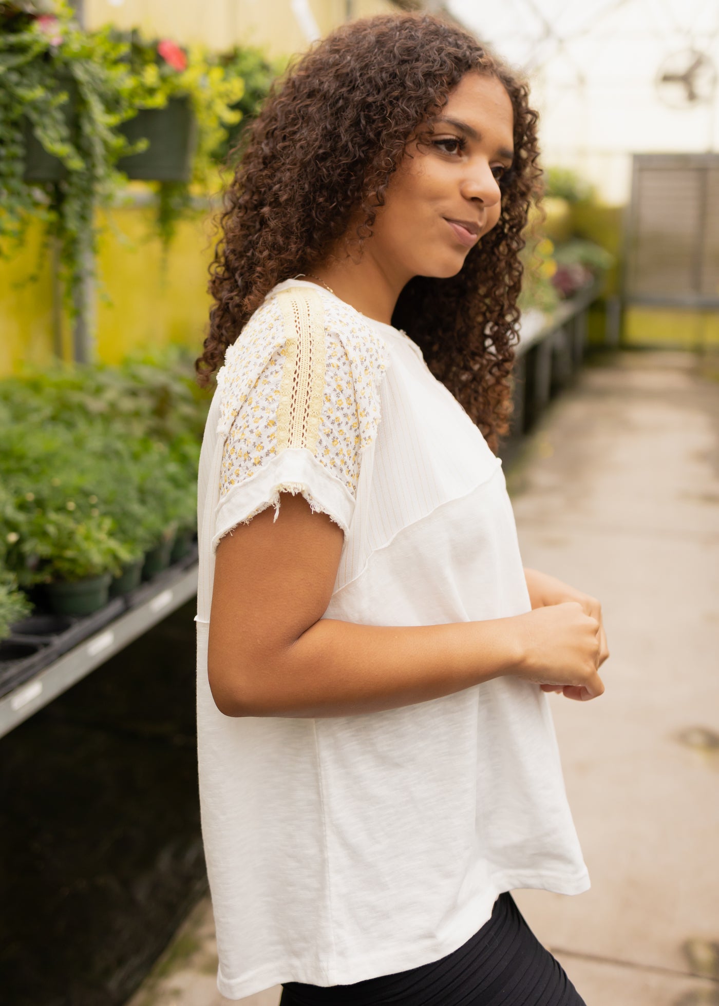 Marigold top with short sleeves
