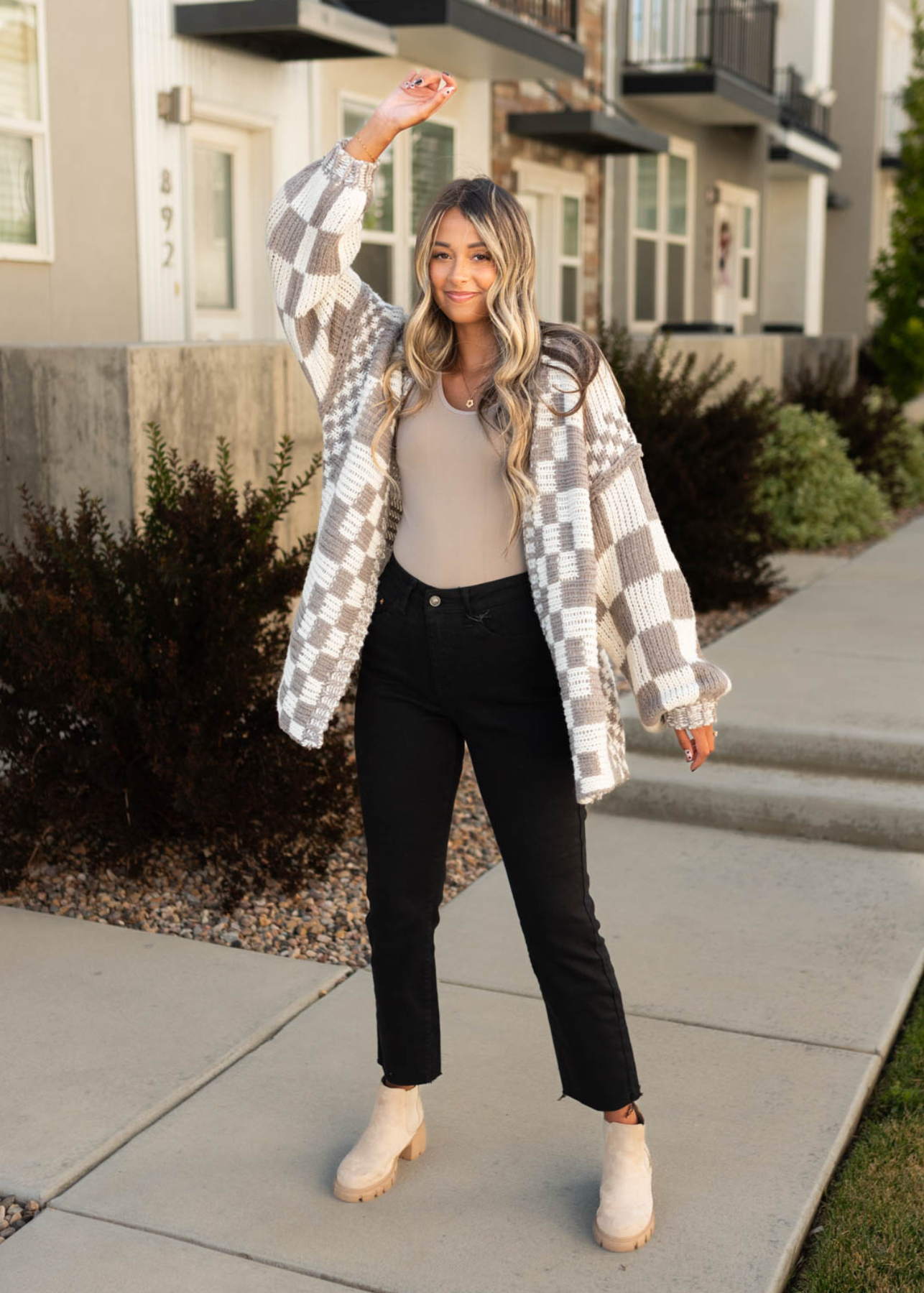 Mocha cardigan with checkered pattern