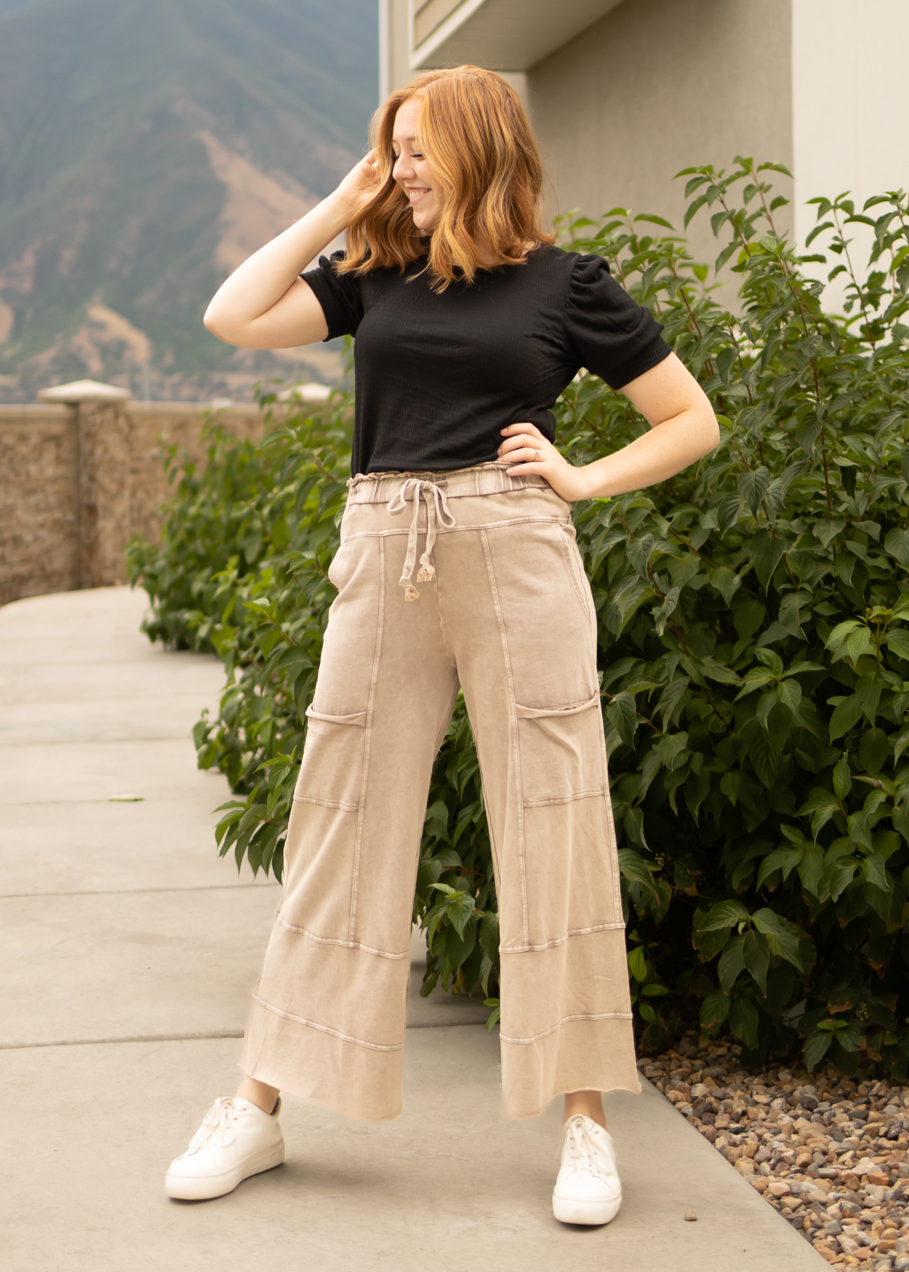 Short sleeve black top