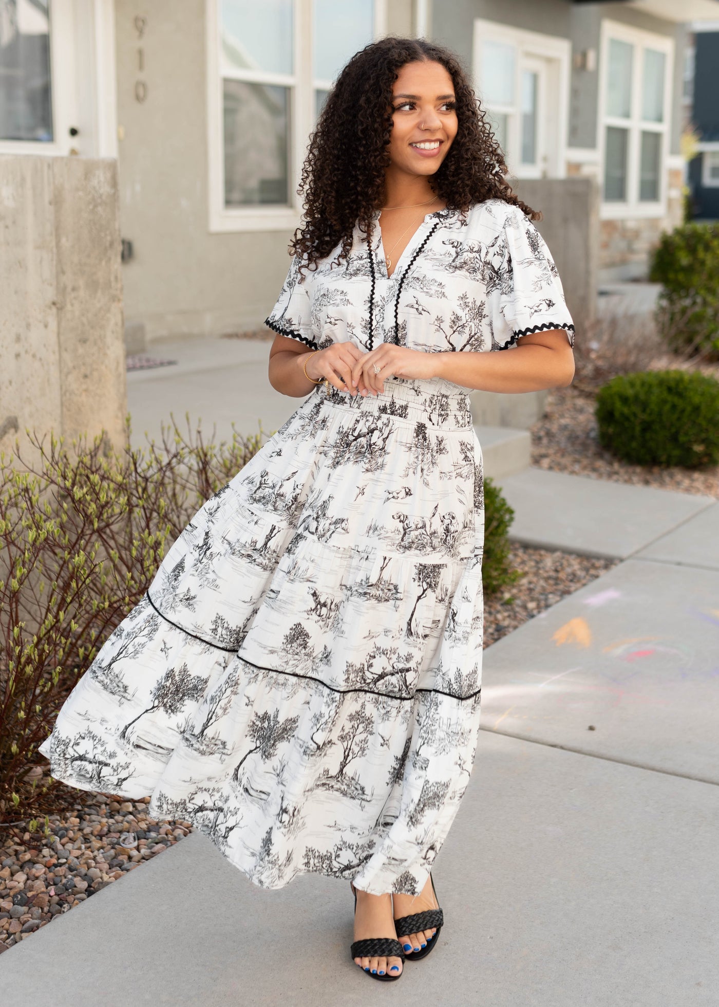 Short sleeve black print tiered dress