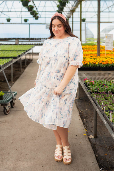 Plus size blue floral puff sleeve dress with short sleeves