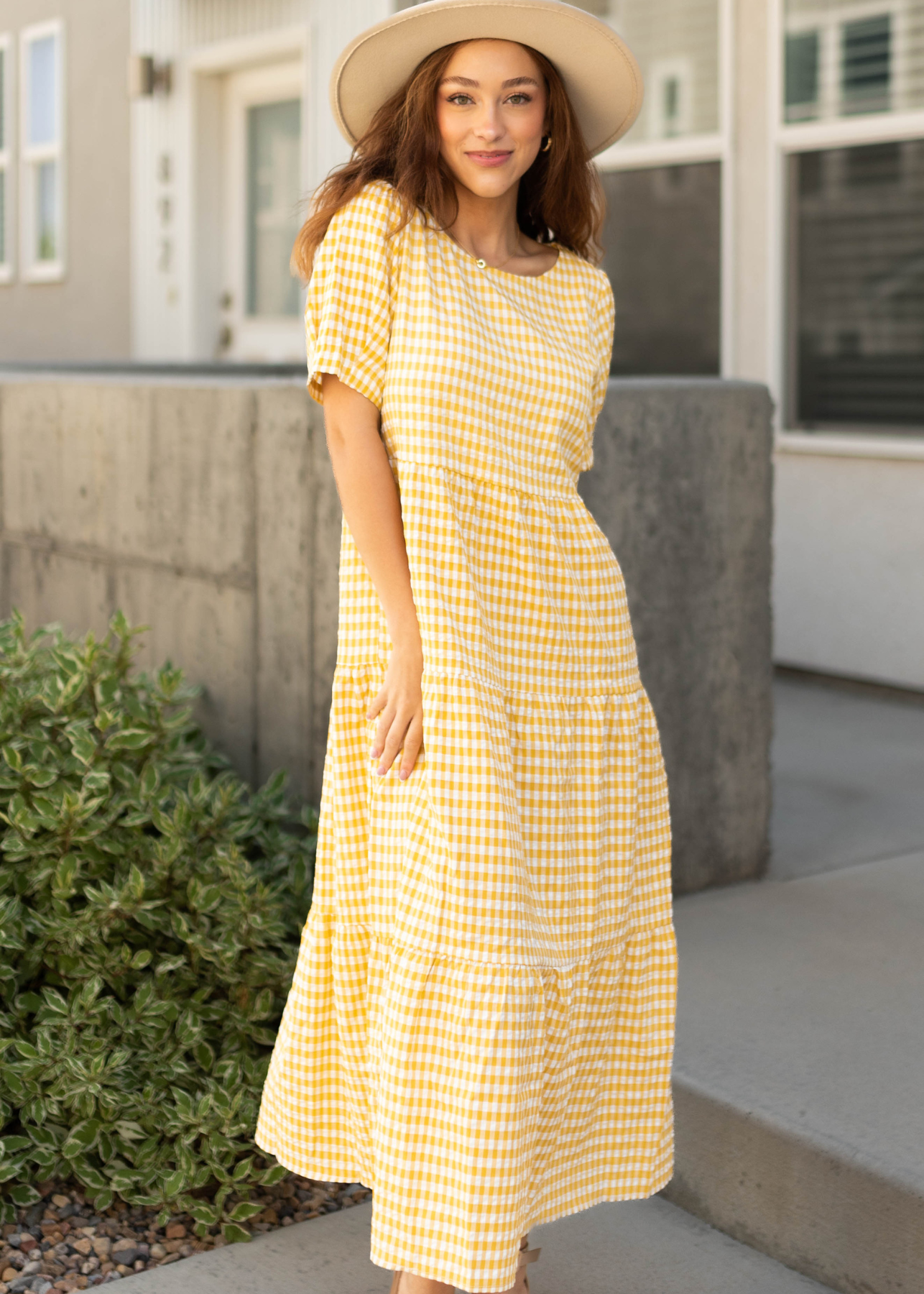 Checkered yellow dress with short sleeves