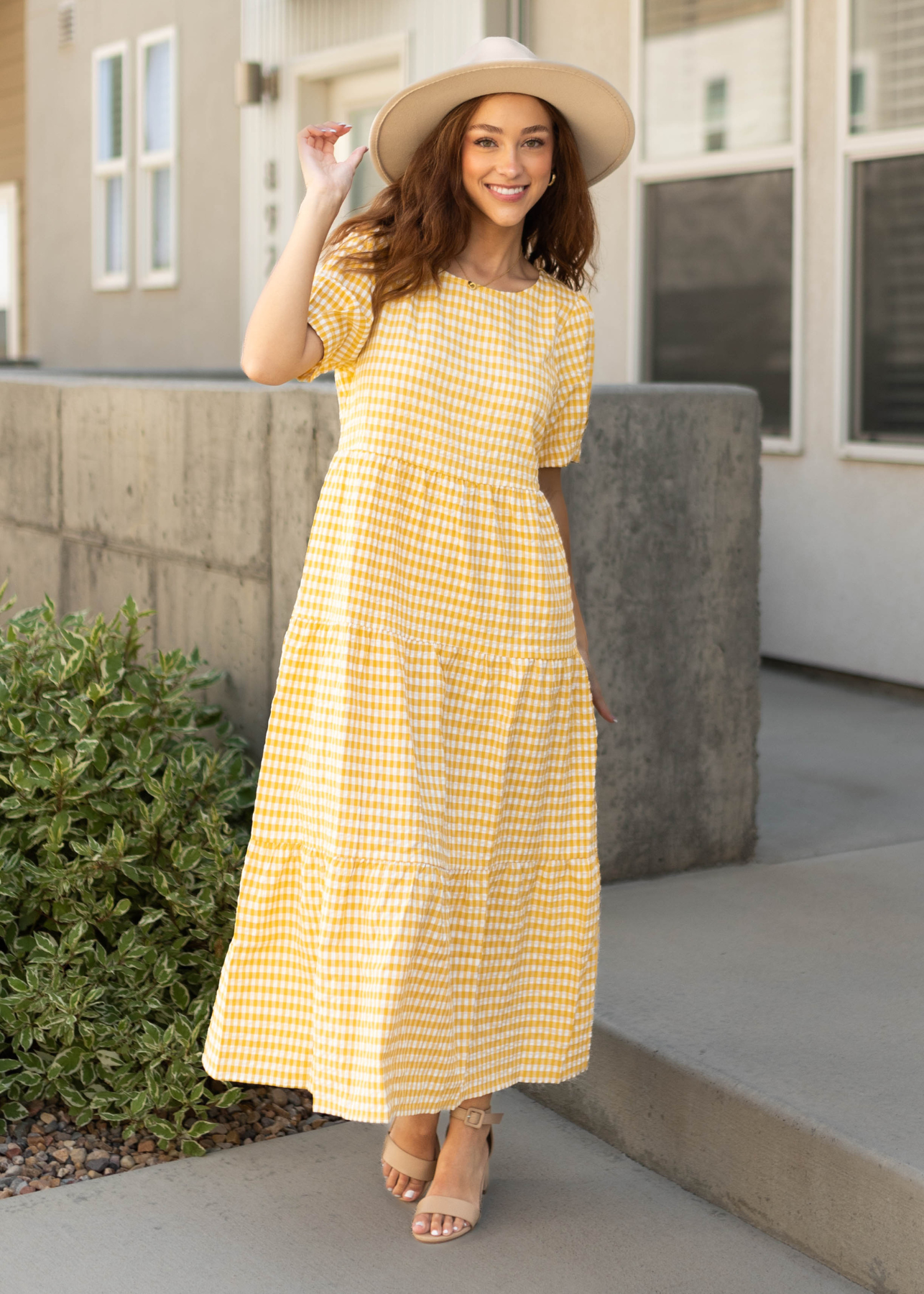 Short sleeve yellow dress with checkered pattern