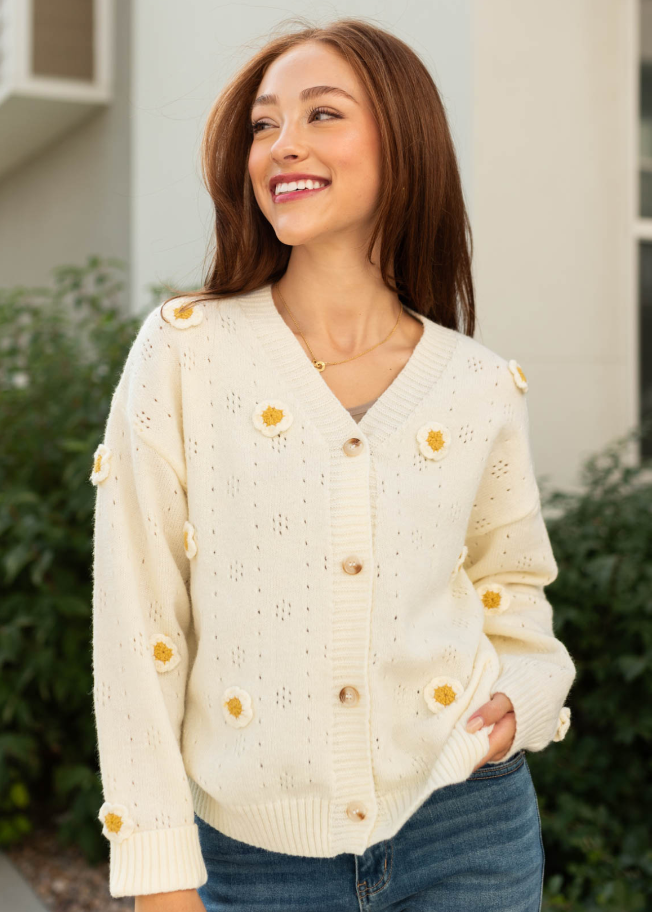 Ivory cardigan with knitted daisies