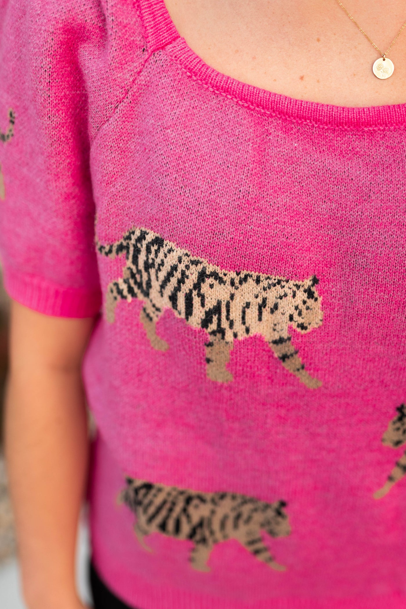 Wide neck fuchsia top with tigers