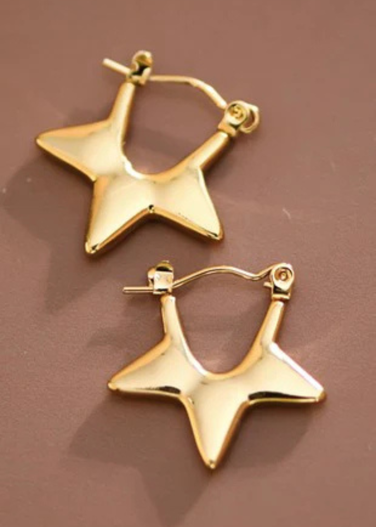 Gold three point hoop earing