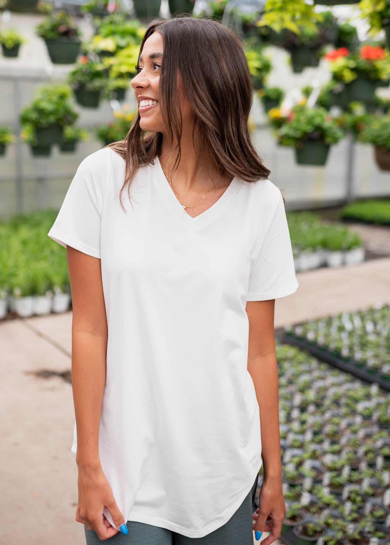 Short sleeve classic white v-neck top