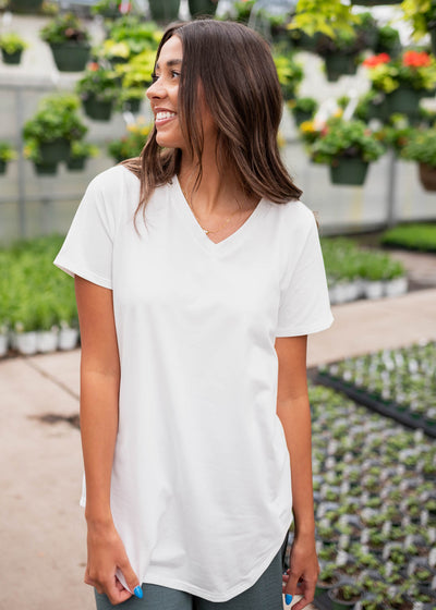 Short sleeve classic white v-neck top